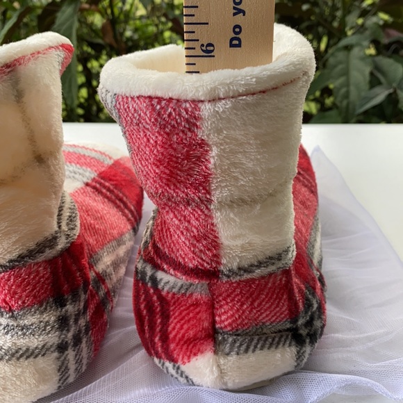 Pottery Barn Winslow Plaid Cozy Booties sz. Large - Picture 9 of 11